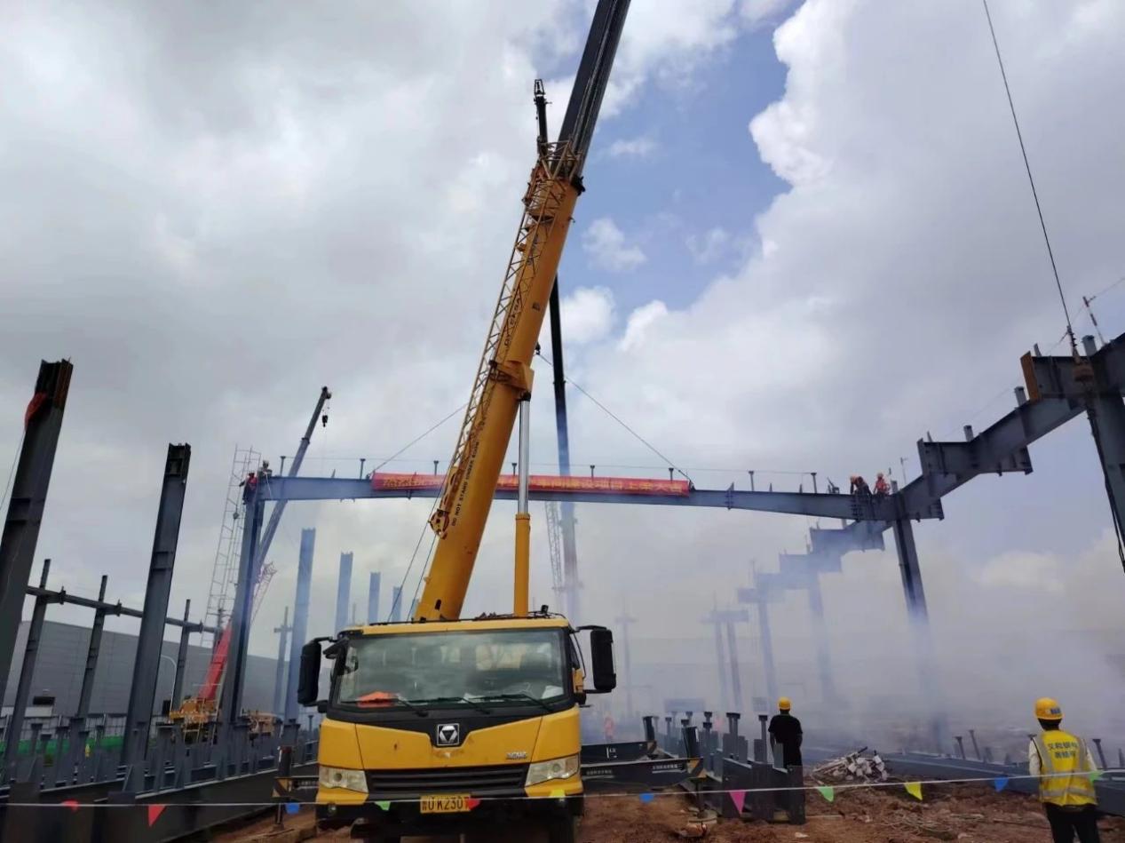 A Chery KD alkatrészek gyártási műhelyének építési projektje a gerendán, az EIHE rájött, hogy a Chery Automobile Qingdao Base Construction Project elnyerte a „Három egymást követő címet”.